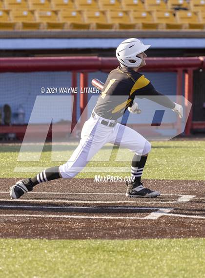 Thumbnail 3 in Bellevue vs St. Henry photogallery.