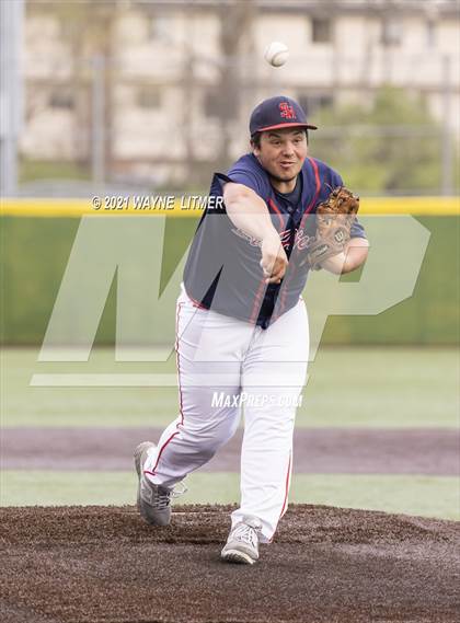 Thumbnail 1 in Bellevue vs St. Henry photogallery.