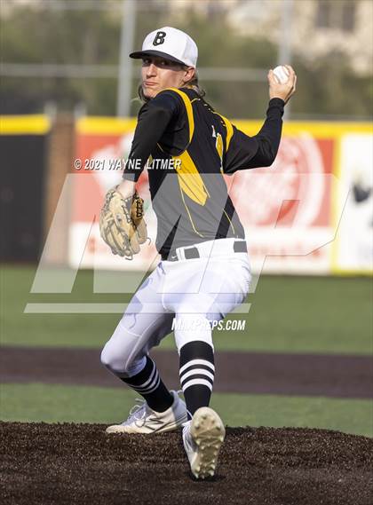 Thumbnail 2 in Bellevue vs St. Henry photogallery.