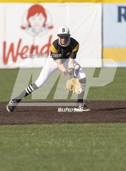 Thumbnail 1 in Bellevue vs St. Henry photogallery.