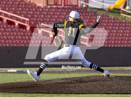 Thumbnail 2 in Bellevue vs St. Henry photogallery.