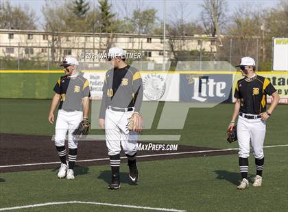 Thumbnail 3 in Bellevue vs St. Henry photogallery.