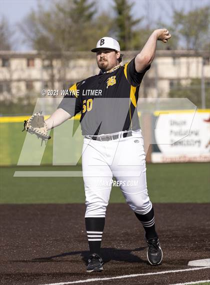 Thumbnail 3 in Bellevue vs St. Henry photogallery.