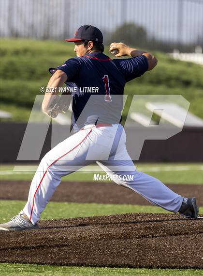 Thumbnail 3 in Bellevue vs St. Henry photogallery.