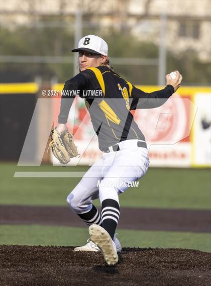 Thumbnail 1 in Bellevue vs St. Henry photogallery.