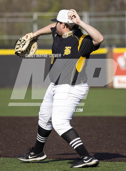 Thumbnail 3 in Bellevue vs St. Henry photogallery.