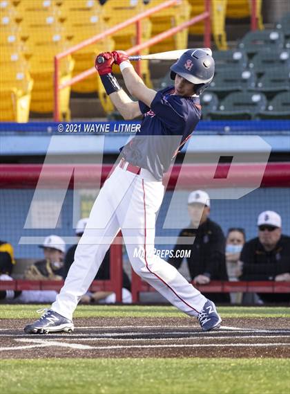 Thumbnail 1 in Bellevue vs St. Henry photogallery.