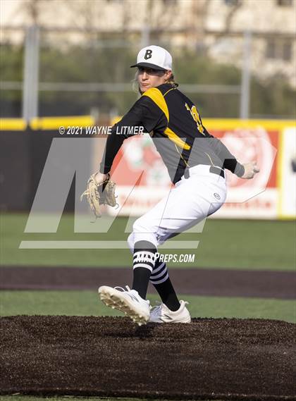 Thumbnail 1 in Bellevue vs St. Henry photogallery.