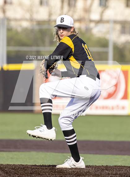 Thumbnail 2 in Bellevue vs St. Henry photogallery.