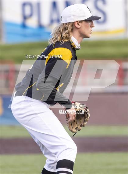 Thumbnail 3 in Bellevue vs St. Henry photogallery.