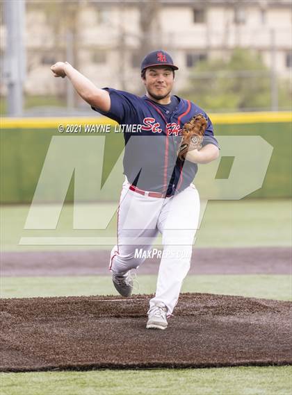 Thumbnail 3 in Bellevue vs St. Henry photogallery.