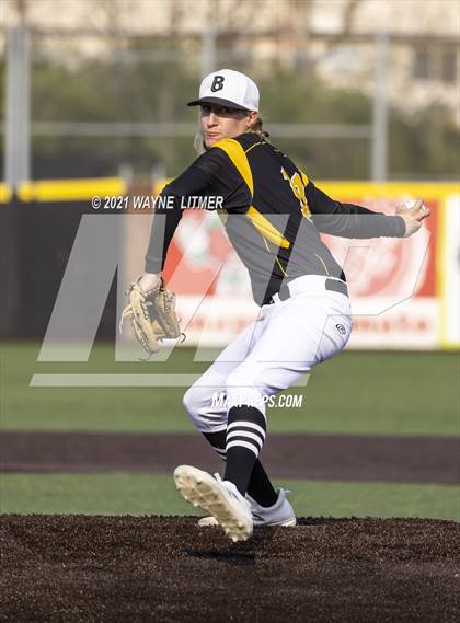 Thumbnail 3 in Bellevue vs St. Henry photogallery.