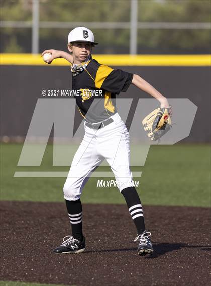 Thumbnail 2 in Bellevue vs St. Henry photogallery.