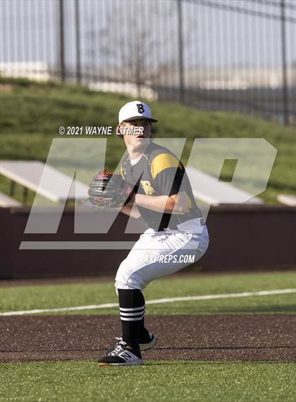 Thumbnail 1 in Bellevue vs St. Henry photogallery.