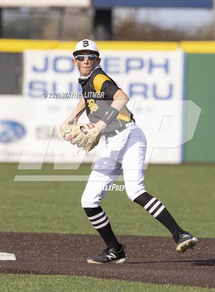Thumbnail 1 in Bellevue vs St. Henry photogallery.