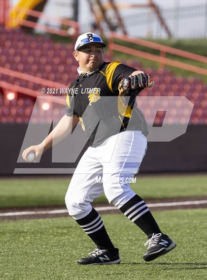 Thumbnail 2 in Bellevue vs St. Henry photogallery.
