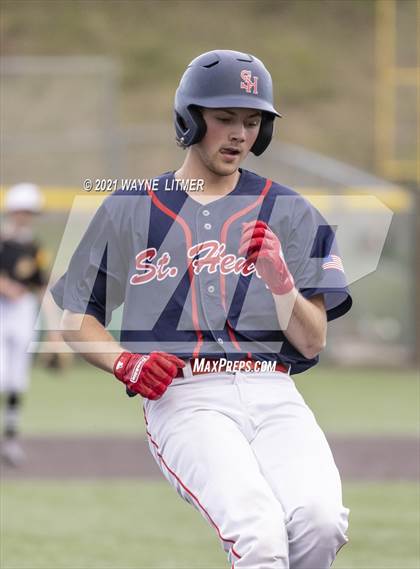 Thumbnail 2 in Bellevue vs St. Henry photogallery.