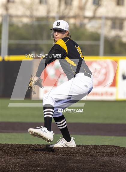 Thumbnail 3 in Bellevue vs St. Henry photogallery.