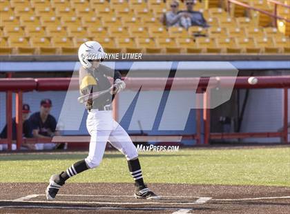 Thumbnail 1 in Bellevue vs St. Henry photogallery.