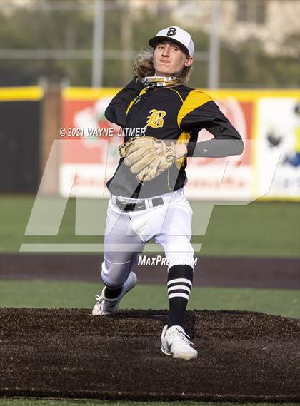 Thumbnail 2 in Bellevue vs St. Henry photogallery.