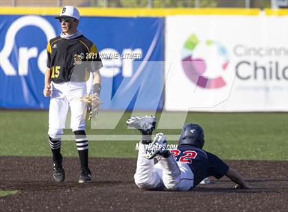 Thumbnail 2 in Bellevue vs St. Henry photogallery.