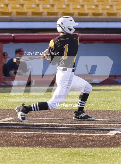 Thumbnail 1 in Bellevue vs St. Henry photogallery.