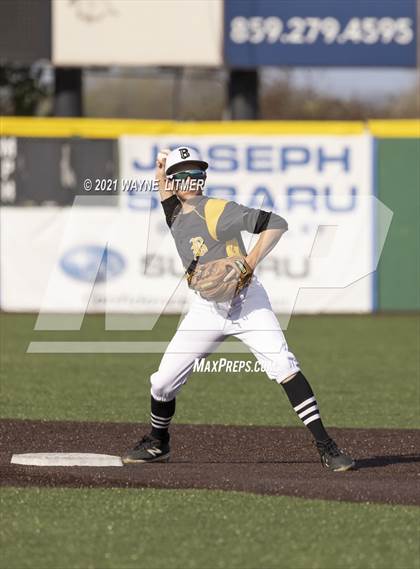 Thumbnail 1 in Bellevue vs St. Henry photogallery.