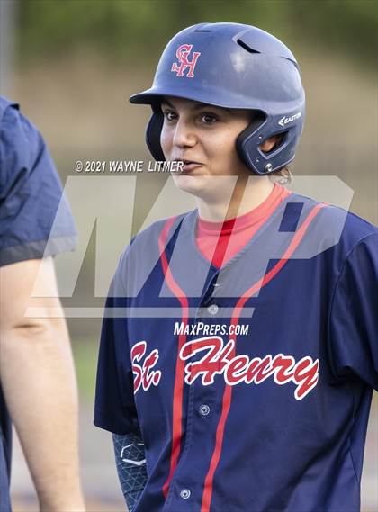 Thumbnail 3 in Bellevue vs St. Henry photogallery.
