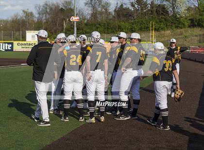 Thumbnail 2 in Bellevue vs St. Henry photogallery.