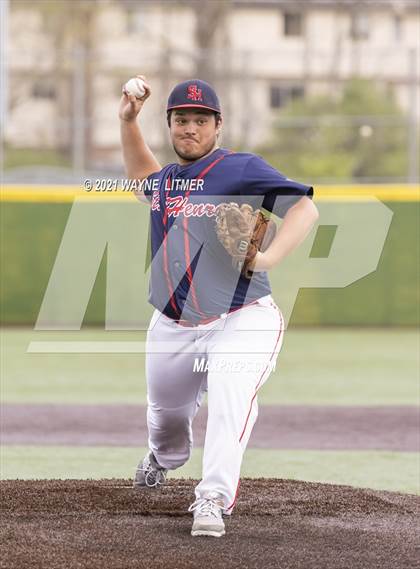 Thumbnail 3 in Bellevue vs St. Henry photogallery.