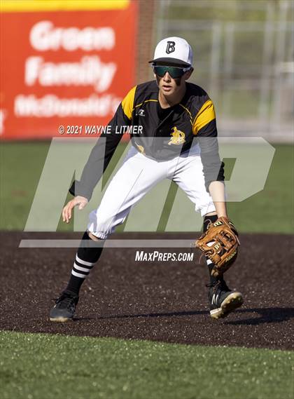 Thumbnail 2 in Bellevue vs St. Henry photogallery.