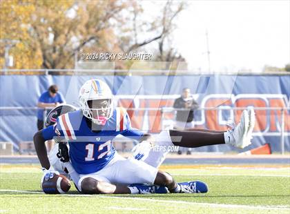 Thumbnail 1 in Springfield @ East St. Louis(IHSA 6A first round) photogallery.