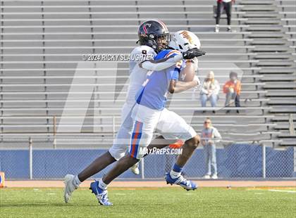 Thumbnail 1 in Springfield @ East St. Louis(IHSA 6A first round) photogallery.