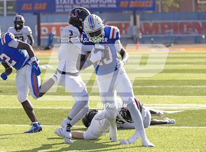 Thumbnail 1 in Springfield @ East St. Louis(IHSA 6A first round) photogallery.