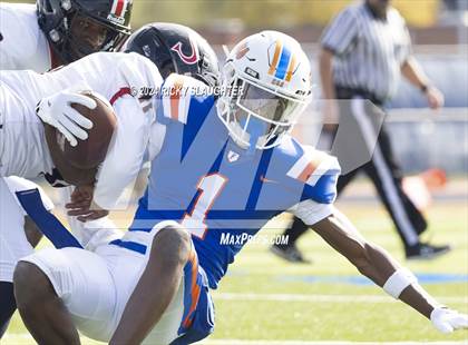 Thumbnail 2 in Springfield @ East St. Louis(IHSA 6A first round) photogallery.