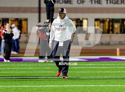 Thumbnail 3 in Hamlin vs. Muenster (UIL Football 2A Region 2 Bi District) photogallery.