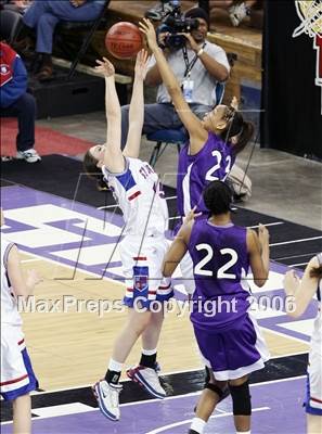 Thumbnail 2 in Sacramento vs. St. Ignatius (CIF NorCal D3 Final) photogallery.