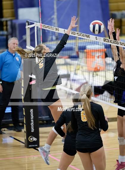 Thumbnail 2 in Longmont vs Green Mountain (CHSAA 4A Regional) photogallery.