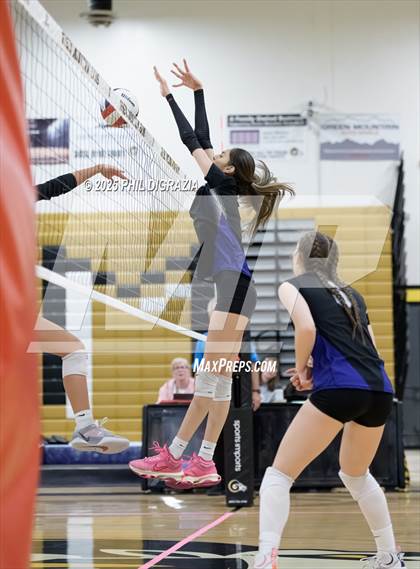 Thumbnail 3 in Longmont vs Green Mountain (CHSAA 4A Regional) photogallery.