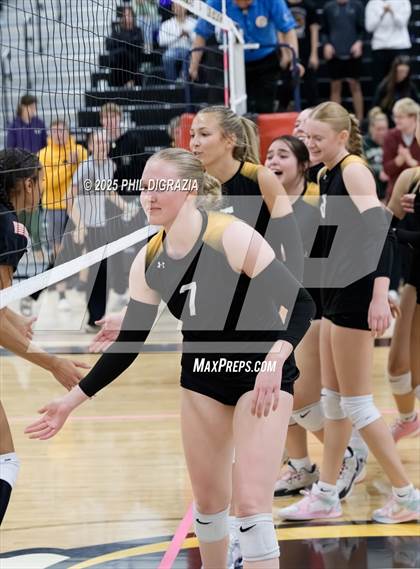 Thumbnail 3 in Longmont vs Green Mountain (CHSAA 4A Regional) photogallery.