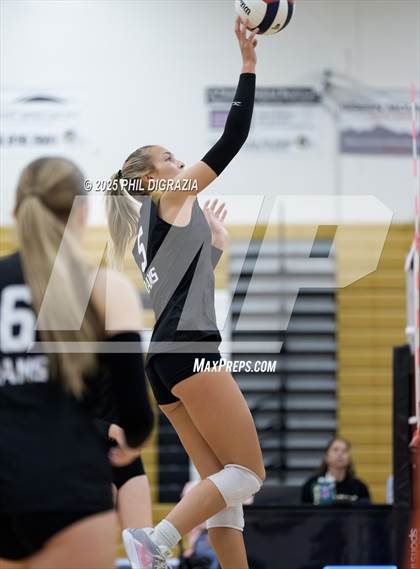 Thumbnail 1 in Longmont vs Green Mountain (CHSAA 4A Regional) photogallery.