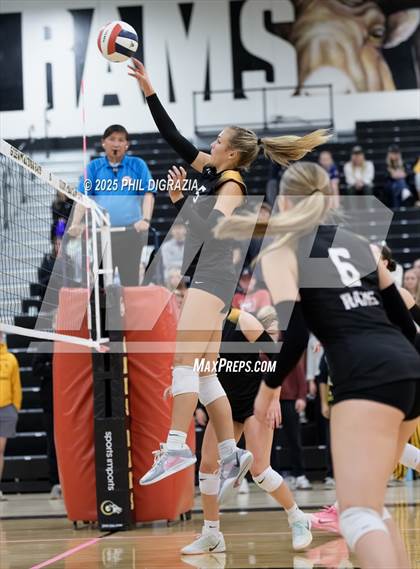 Thumbnail 3 in Longmont vs Green Mountain (CHSAA 4A Regional) photogallery.