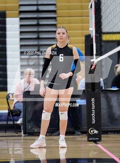 Thumbnail 1 in Longmont vs Green Mountain (CHSAA 4A Regional) photogallery.