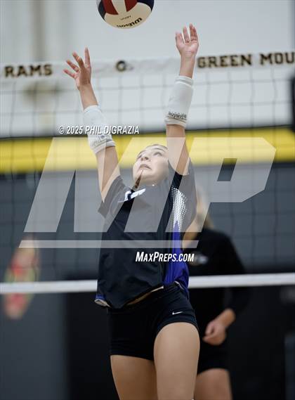 Thumbnail 1 in Longmont vs Green Mountain (CHSAA 4A Regional) photogallery.