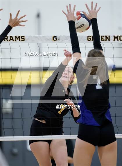 Thumbnail 2 in Longmont vs Green Mountain (CHSAA 4A Regional) photogallery.