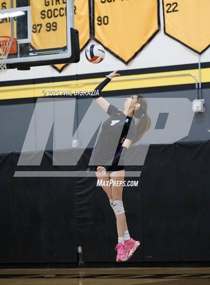 Thumbnail 1 in Longmont vs Green Mountain (CHSAA 4A Regional) photogallery.