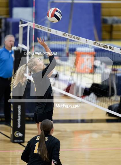 Thumbnail 3 in Longmont vs Green Mountain (CHSAA 4A Regional) photogallery.