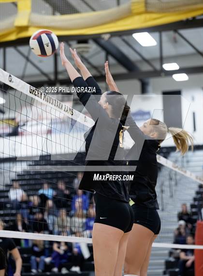 Thumbnail 3 in Longmont vs Green Mountain (CHSAA 4A Regional) photogallery.