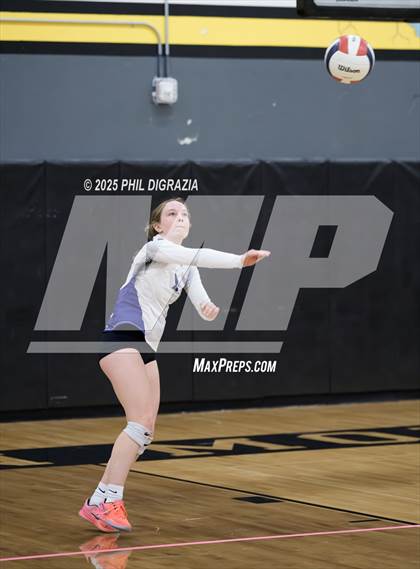 Thumbnail 3 in Longmont vs Green Mountain (CHSAA 4A Regional) photogallery.