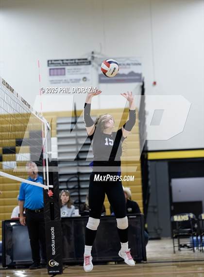 Thumbnail 3 in Longmont vs Green Mountain (CHSAA 4A Regional) photogallery.